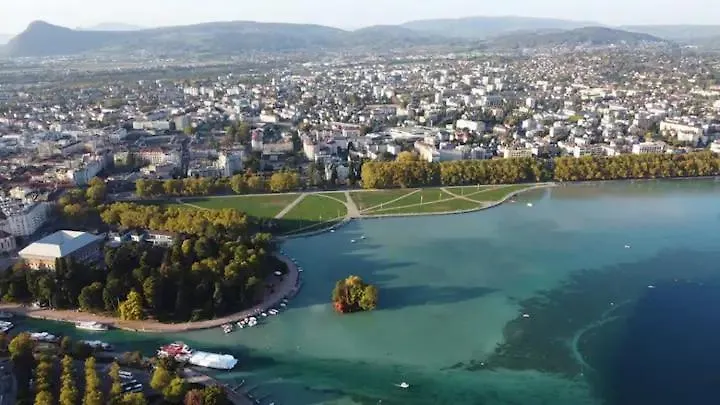 T3 - Gare -Centre Ville- Parking- Calme - Wifi - Netflix - Canalp Prime Video Annecy 0*,  France