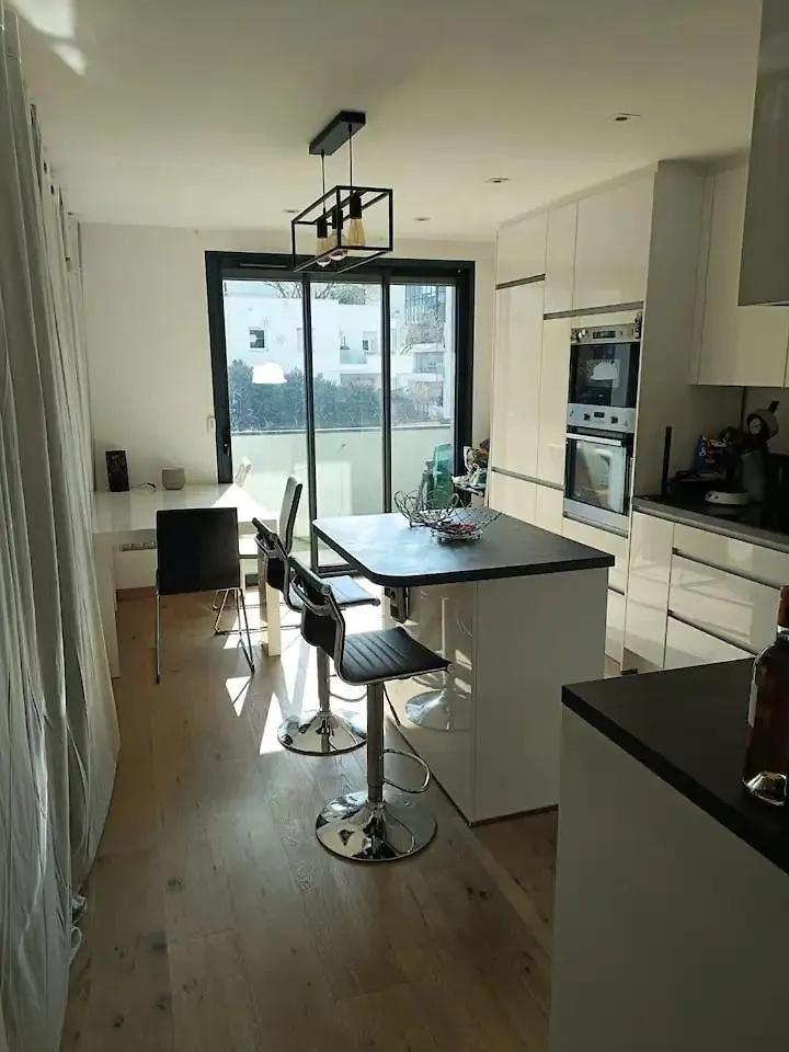 T3 - Gare -Centre Ville- Parking- Calme - Wifi - Netflix - Canalp Prime Video Annecy Apartment
