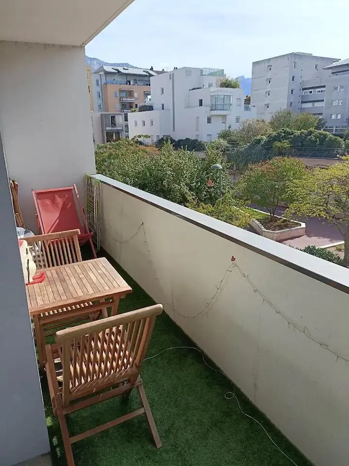 Apartment T3 - Gare -Centre Ville- Parking- Calme - Wifi - Netflix - Canalp Prime Video Annecy